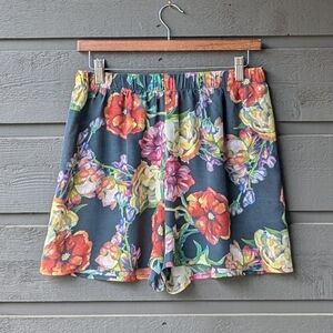 Strathcona Weekend Leisure 100% Silk Shorts Size Small Dark Floral